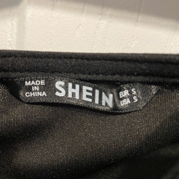 Black mini dress with puff sleeves - Picture 3 of 3